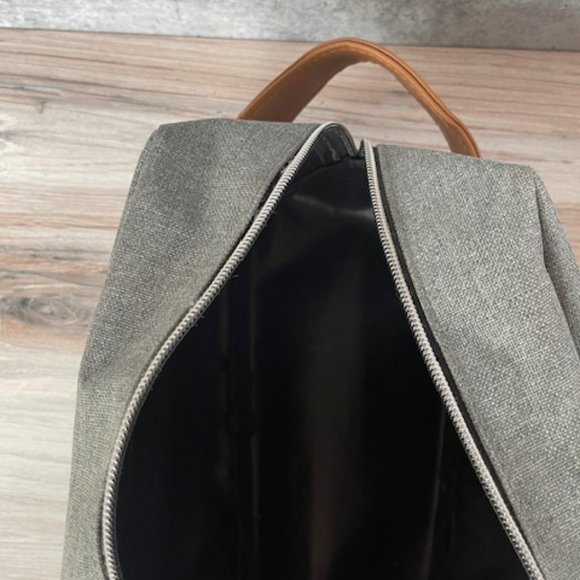 Exclusive Los Angeles Lakers canvas Dopp Kit - Picture 7 of 9